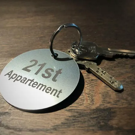 21st Apartment *
